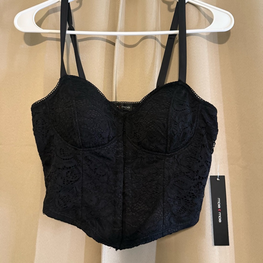 Black Lace Bra with Sweetheart Neckline and Adjustable Straps